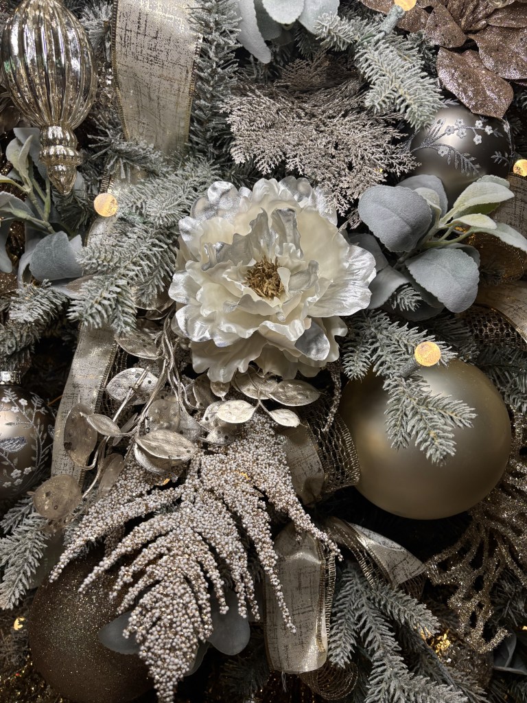 Elegant gold and beige Christmas decor